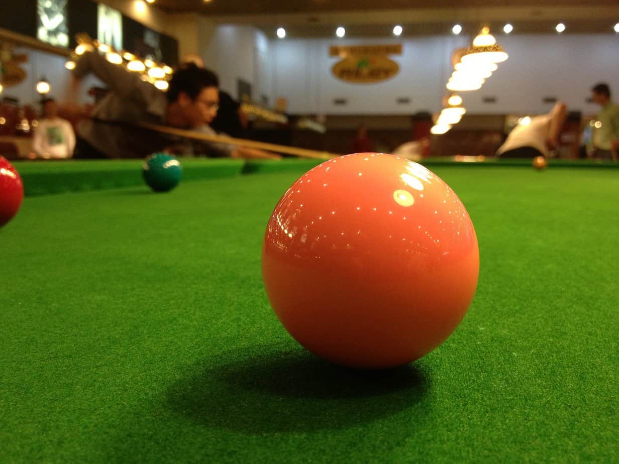 basic differences between pool and snooker