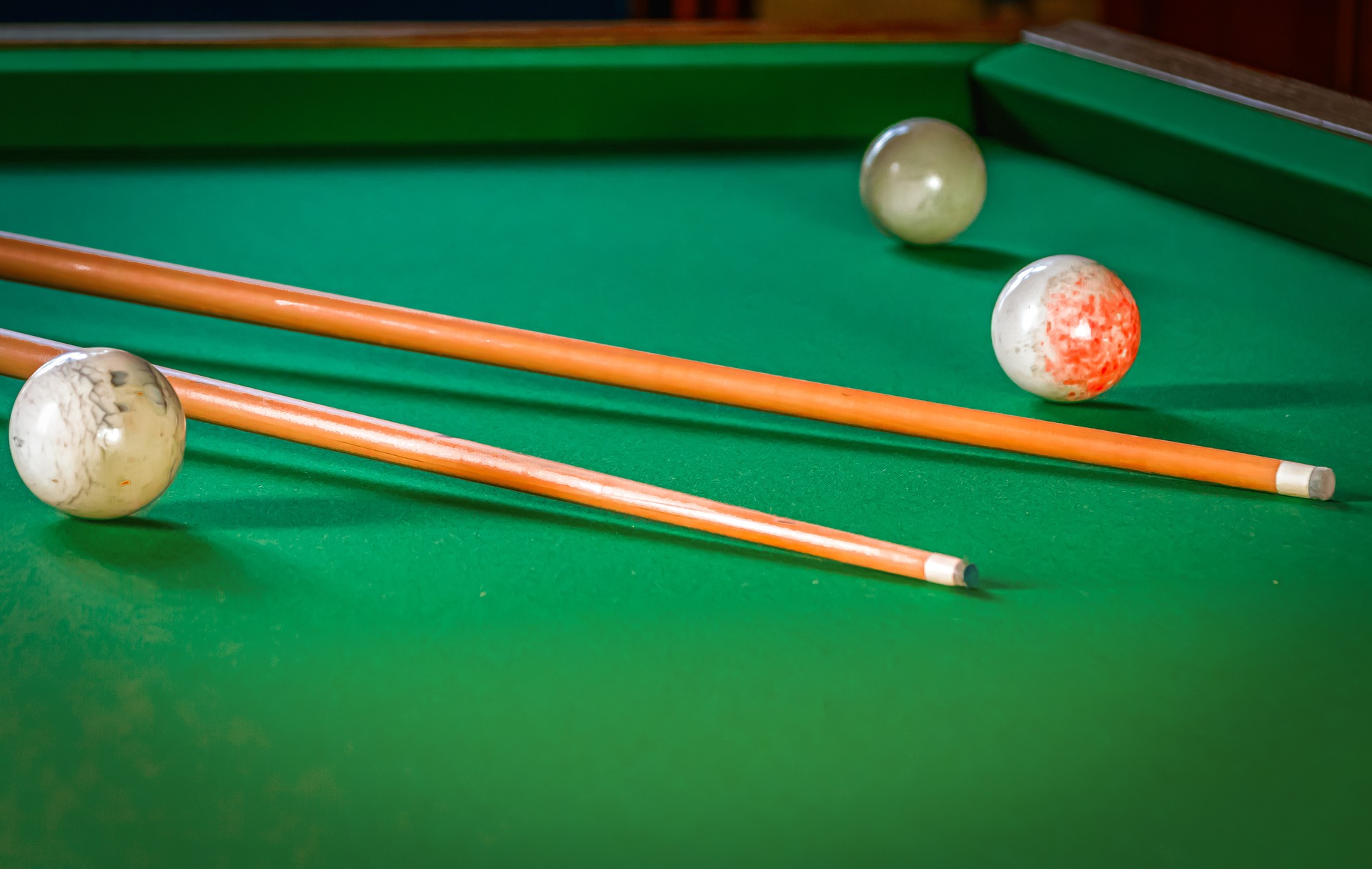 Why Snooker players Tap Their Middle Finger